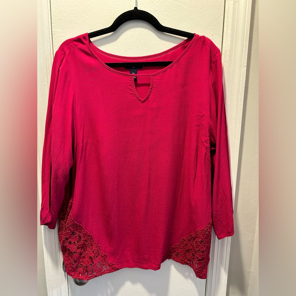 GAP 3/4 sleeve raspberry blouse with lace detail.
